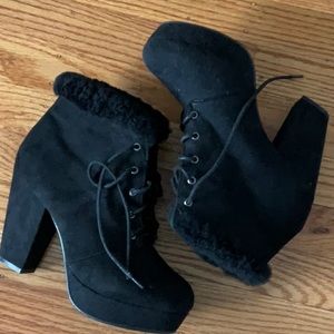 WOMENS SHERPA BLACK LACE UP BOOTIES SIZE 7